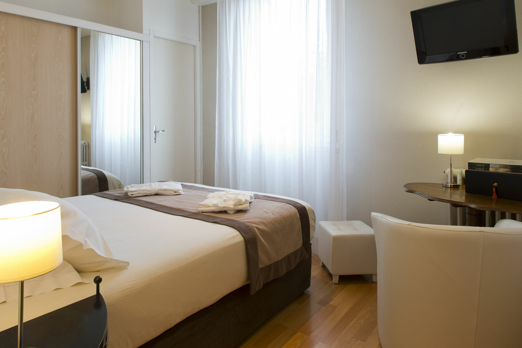 The Originals Boutique, Hotel Du Pont Roupt, Mende Bagian luar foto